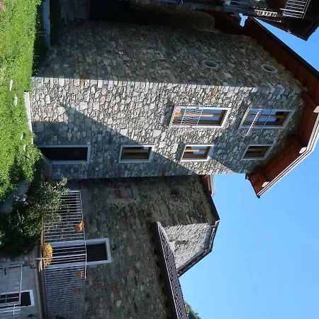 Casa Edera, For 5 Persons * Livo (Lombardy)