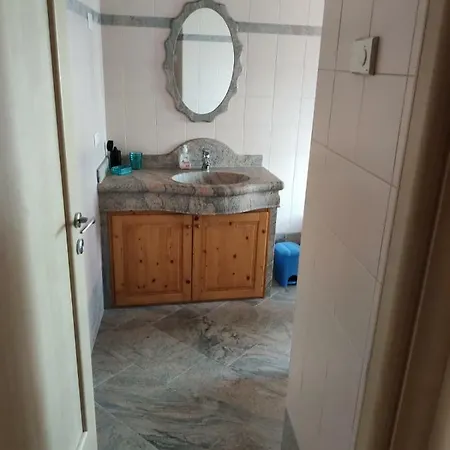 Casa Edera, For 5 Persons * Livo (Lombardy)
